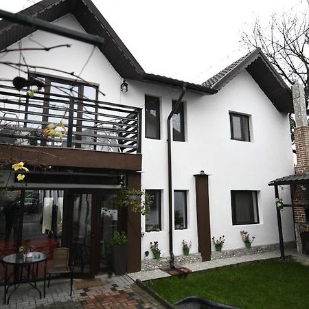 Upstairs Residence Тыргу-Жиу Экстерьер фото
