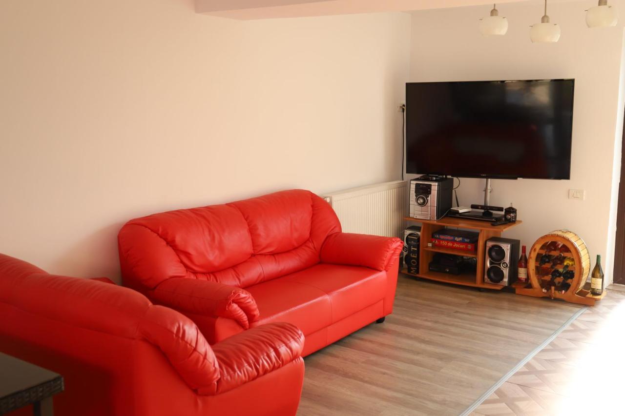 Upstairs Residence Тыргу-Жиу Экстерьер фото