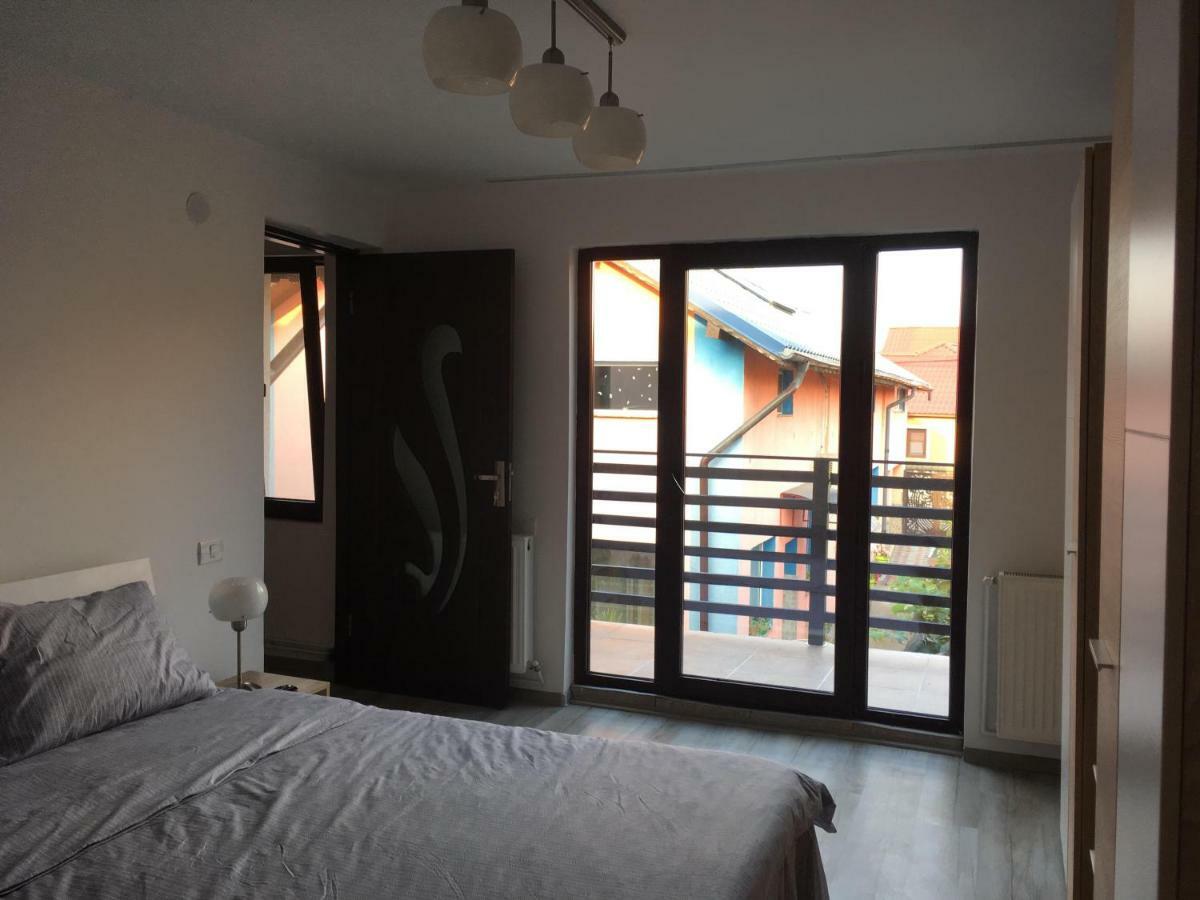 Upstairs Residence Тыргу-Жиу Экстерьер фото
