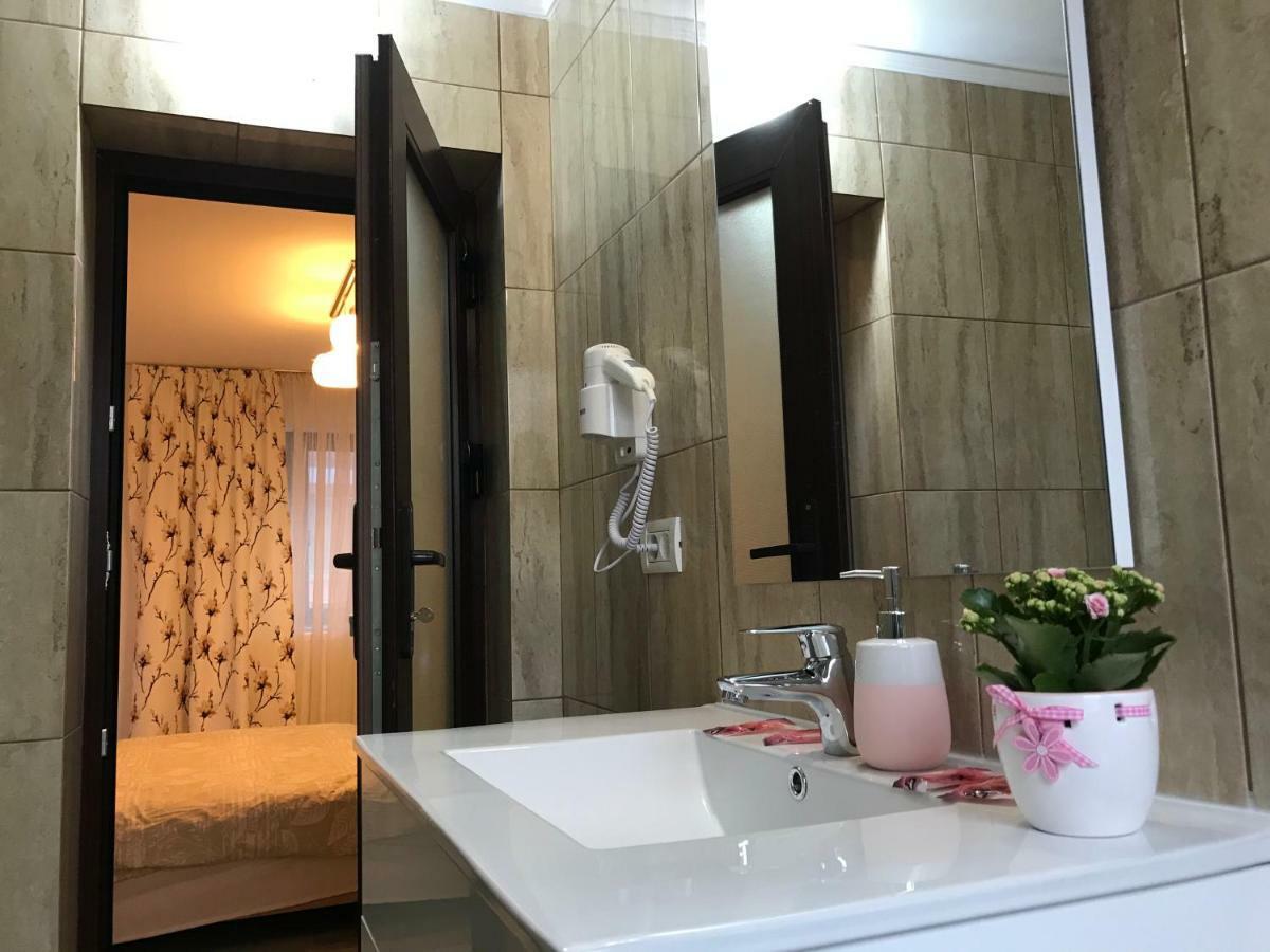 Upstairs Residence Тыргу-Жиу Экстерьер фото
