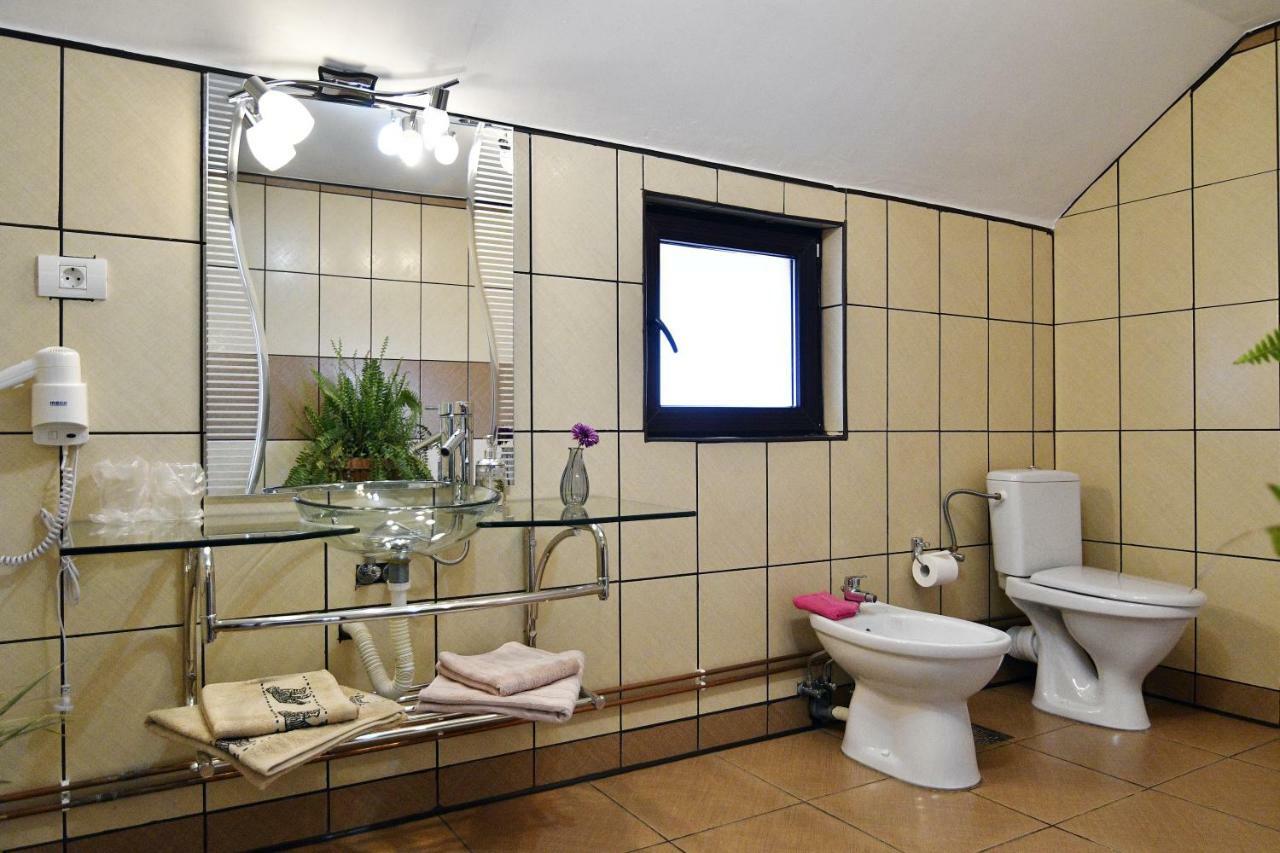Upstairs Residence Тыргу-Жиу Экстерьер фото
