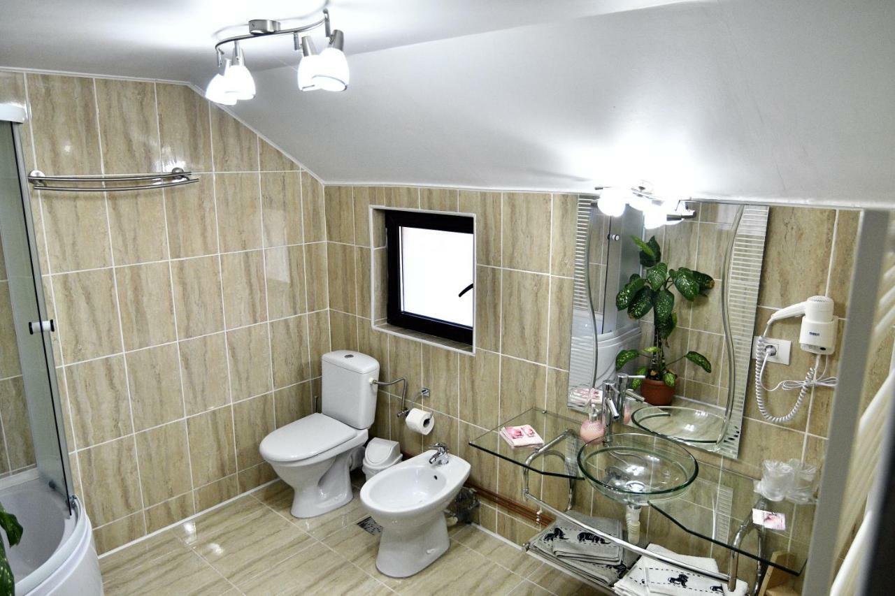 Upstairs Residence Тыргу-Жиу Экстерьер фото